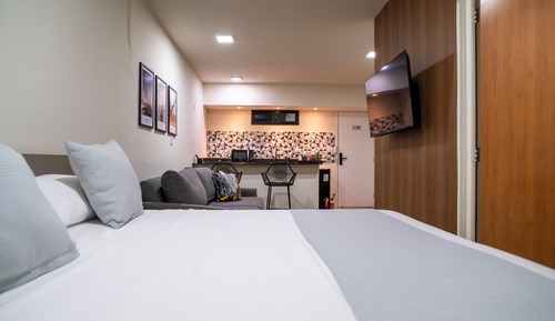 Deluxe Studio Suite, City View