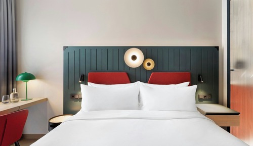 Deluxe Room, 1 King Bed, Non Smoking, Courtyard View