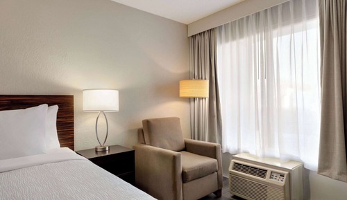 Room, 1 King Bed, Hearing Accessible, Non Smoking (Mobility, Roll-in Shower)