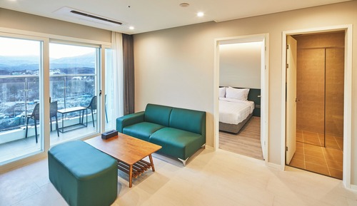 Superior Two-Room Mountain
