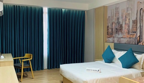 Deluxe Room, 1 Queen Bed, City View