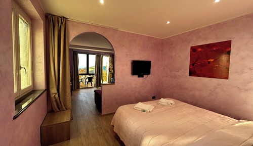 Comfort Quadruple Room, Hill View