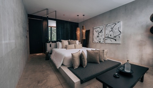 Canopy Suite + Private Balcony