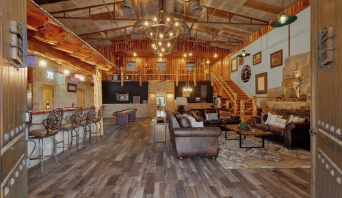 House, Multiple Beds, Pool Access (230 W Turner Court)