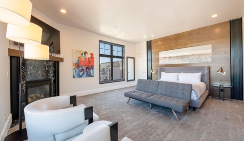 Lespri King Suite 301