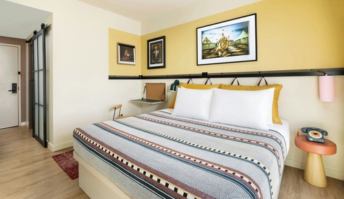 Room, 1 Queen Bed (Hearing Accessible)