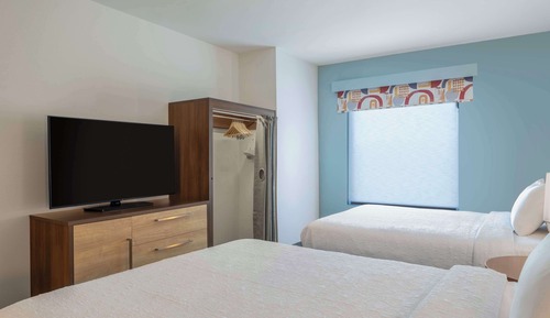 Suite, 2 Queen Beds, Accessible, Bathtub