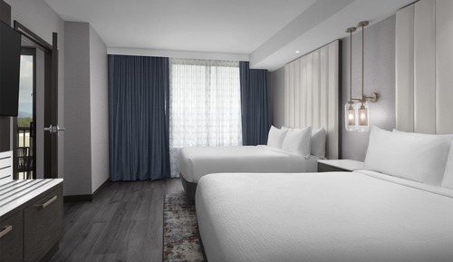 Suite, 2 Queen Beds, Accessible, Mountain View (Roll-In Shower)