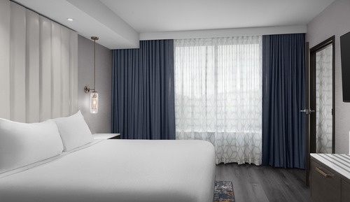 Suite, 1 King Bed (Hearing)