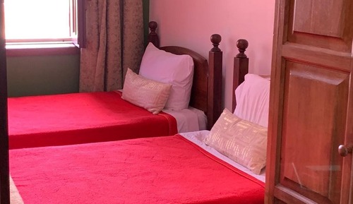 Basic Twin Room (SUITE 18)