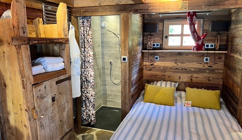 Room La Batie with Private Jacuzzi