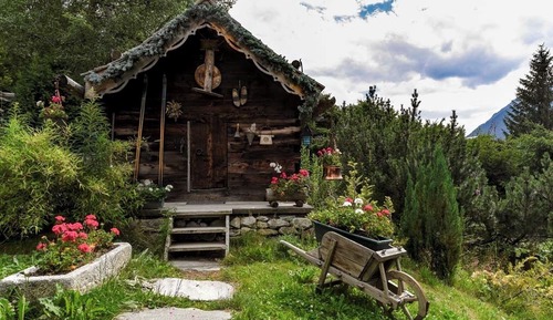 Chalet Le Clopet with Private Jacuzzi