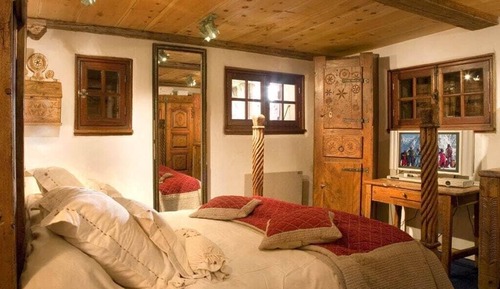 Room des Trolles with Private Indoor Jacuzzi