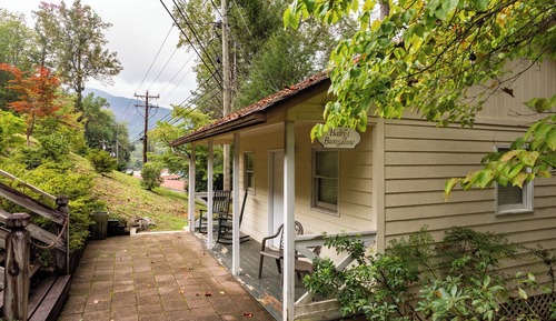 Cabin, 1 King Bed, Non Smoking (Baby's Bungalow)