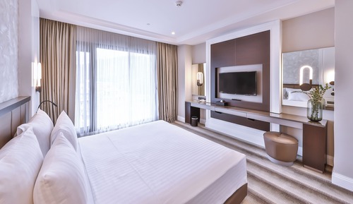 Deluxe Suite, 1 King Bed with Sofa bed, Pool View