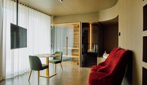 Deluxe Studio Suite, Hill View