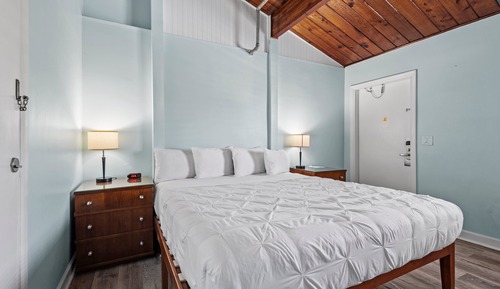 Room, 1 King Bed, Balcony, Garden View (Oceanfront Inn Room #15)