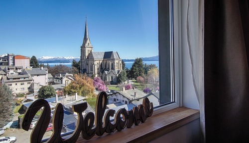 Montaña con vista al lago (estacionamiento)