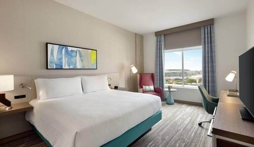 Room, 1 King Bed, Accessible, Bathtub (Mobility & Hearing)