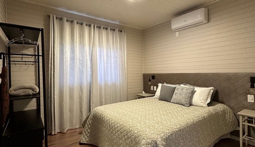 Presidential Cabin, Fireplace, Garden View