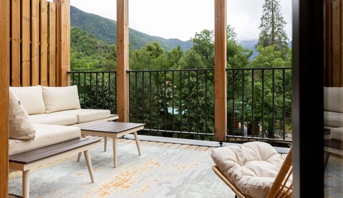 Privilege, Room, 1 King Bed, Balcony, Mountain View