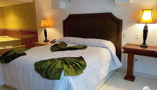 Junior Suite, Pool View