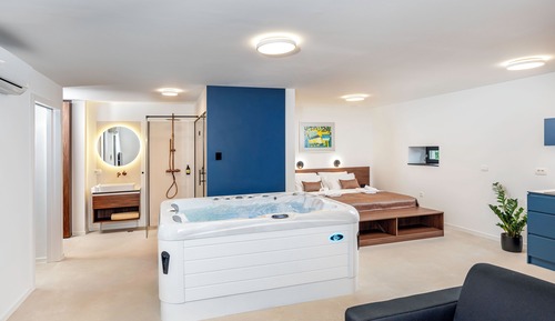 Deluxe Studio Suite
