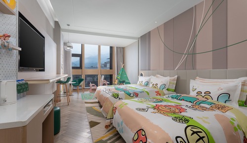 Premium Room, Multiple Beds, Mountain View