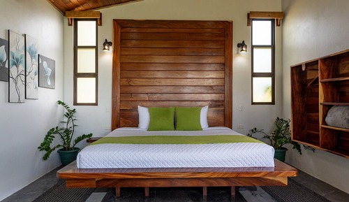 Deluxe Studio, 1 King Bed, Balcony, Mountain View