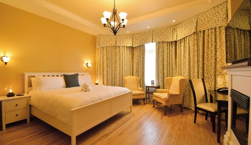 Signature Room, 1 King Bed, Garden View