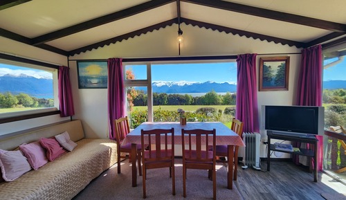 Classic Cottage, Lake View