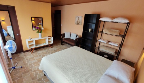 Comfort Room, 1 Queen Bed, Garden View