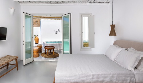 Senior Suite with Hot Tub