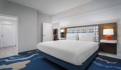 Suite, 1 King Bed, Accessible (Mobility & Hearing, Roll-in Shower)