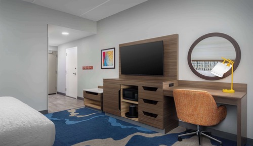 Room, 1 King Bed, Accessible, Bathtub (Mobility, Hearing)