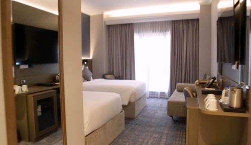 Twin Room, City View