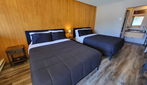 Room, 2 Queen Beds, Refrigerator & Microwave, Ground Floor