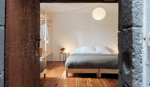Comfort Room, Courtyard View