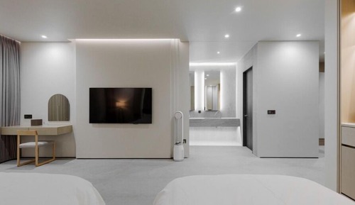 PREMIER SUITE-FAMILY TWIN (include B.F & Heated Pool)