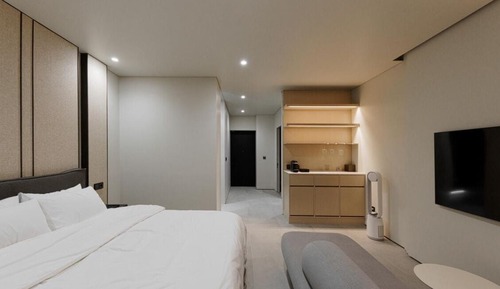 TERRACE SUITE-KING (include B.F & Heated Pool)