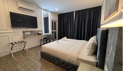 Deluxe Double or Twin Room