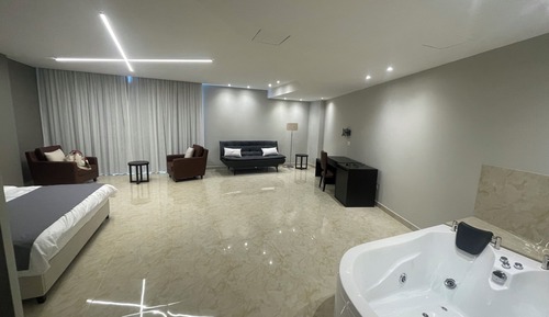 Suite, Sea View