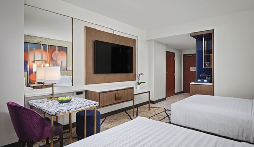 Deluxe Room, 2 Queen Beds, Roll-in Shower