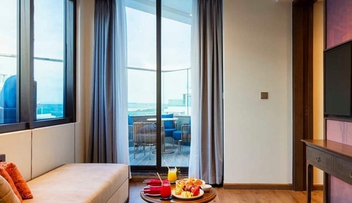 Junior Suite, 1 Bedroom, Private Pool, Partial Ocean View