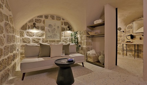 Deluxe Suite, Courtyard View
