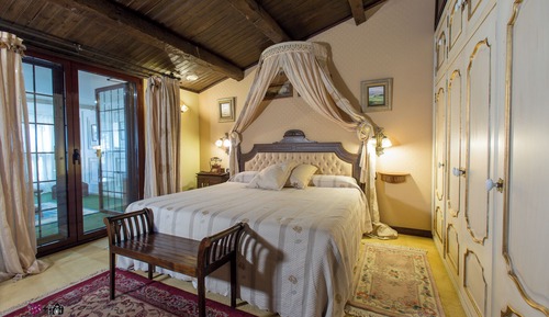 Senior Double Room, 1 King Bed