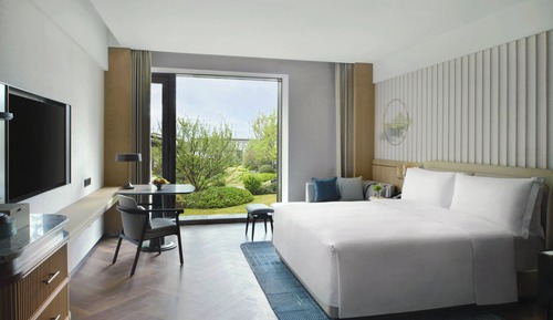 Classic Room, 1 King Bed