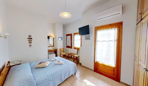 Basic Double Room, Balcony, Mountain View