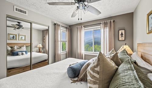 Condo, 1 King Bed with Sofa bed, Balcony, Mountain View