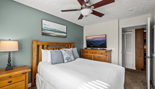 Condo, Multiple Beds, Balcony, Mountain View